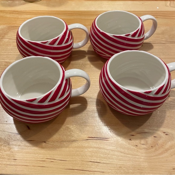 Starbucks mugs 12 ounces microwave and dishwasher safe. This is for a set of 4. - Picture 3 of 6